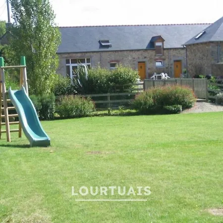Le Manoir De La Meen - 6 Maisons Amenagees Dans Les Dependances D'un Ancien Manoir Du 17eme Siecle ランバル