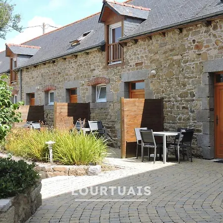 Le Manoir De La Meen - 6 Maisons Amenagees Dans Les Dependances D'un Ancien Manoir Du 17eme Siecle ランバル