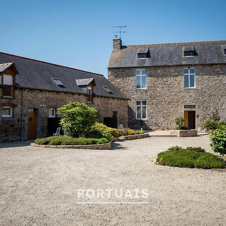 Le Manoir De La Meen - 6 Maisons Amenagees Dans Les Dependances D'un Ancien Manoir Du 17eme Siecle