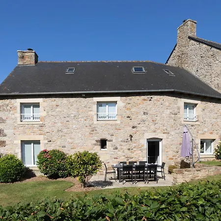 Le Manoir De La Meen - 6 Maisons Amenagees Dans Les Dependances D'un Ancien Manoir Du 17eme Siecle * ランバル