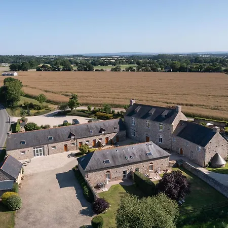 Le Manoir De La Meen - 6 Maisons Amenagees Dans Les Dependances D'un Ancien Manoir Du 17eme Siecle * ランバル