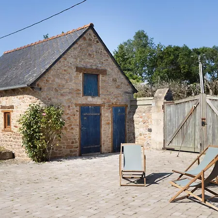 別荘 Le Manoir De La Meen - 6 Maisons Amenagees Dans Les Dependances D'un Ancien Manoir Du 17eme Siecle ランバル