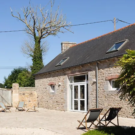 Le Manoir De La Meen - 6 Maisons Amenagees Dans Les Dependances D'un Ancien Manoir Du 17eme Siecle ランバル