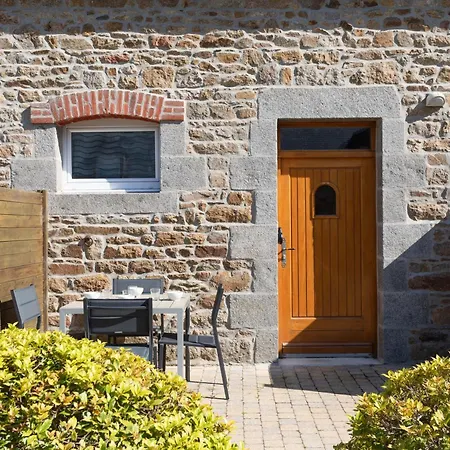 Le Manoir De La Meen - 6 Maisons Amenagees Dans Les Dependances D'un Ancien Manoir Du 17eme Siecle