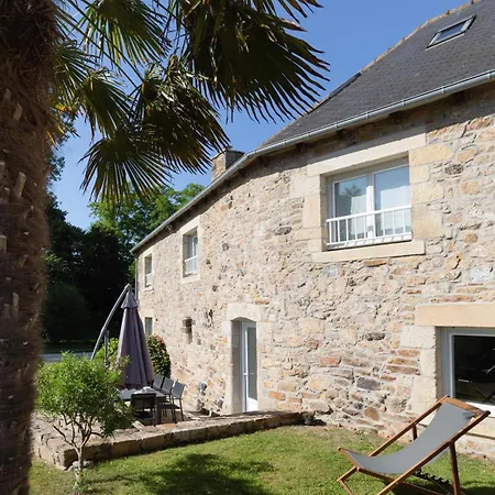 Le Manoir De La Meen - 6 Maisons Amenagees Dans Les Dependances D'un Ancien Manoir Du 17eme Siecle *
