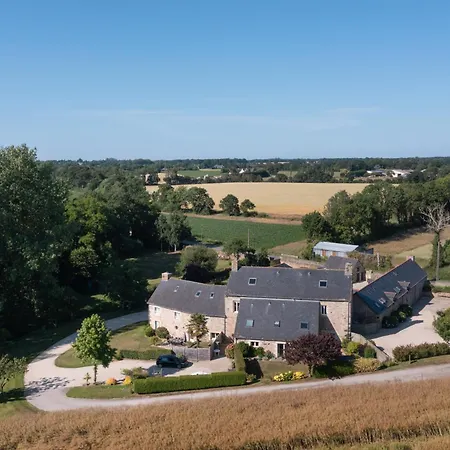 Le Manoir De La Meen - 6 Maisons Amenagees Dans Les Dependances D'un Ancien Manoir Du 17eme Siecle * ランバル